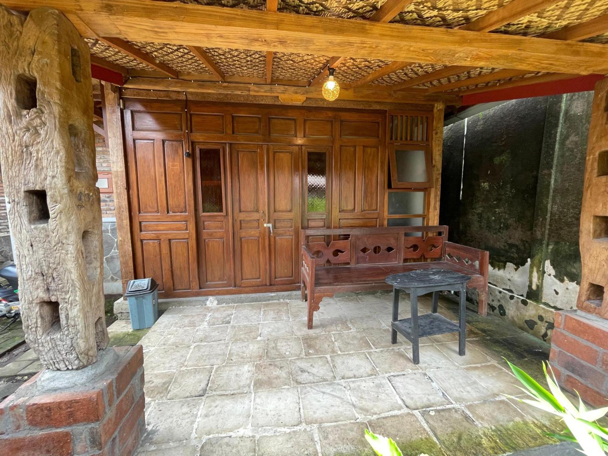 Saka Homestay Boutique & Cafe Magelang Exterior photo