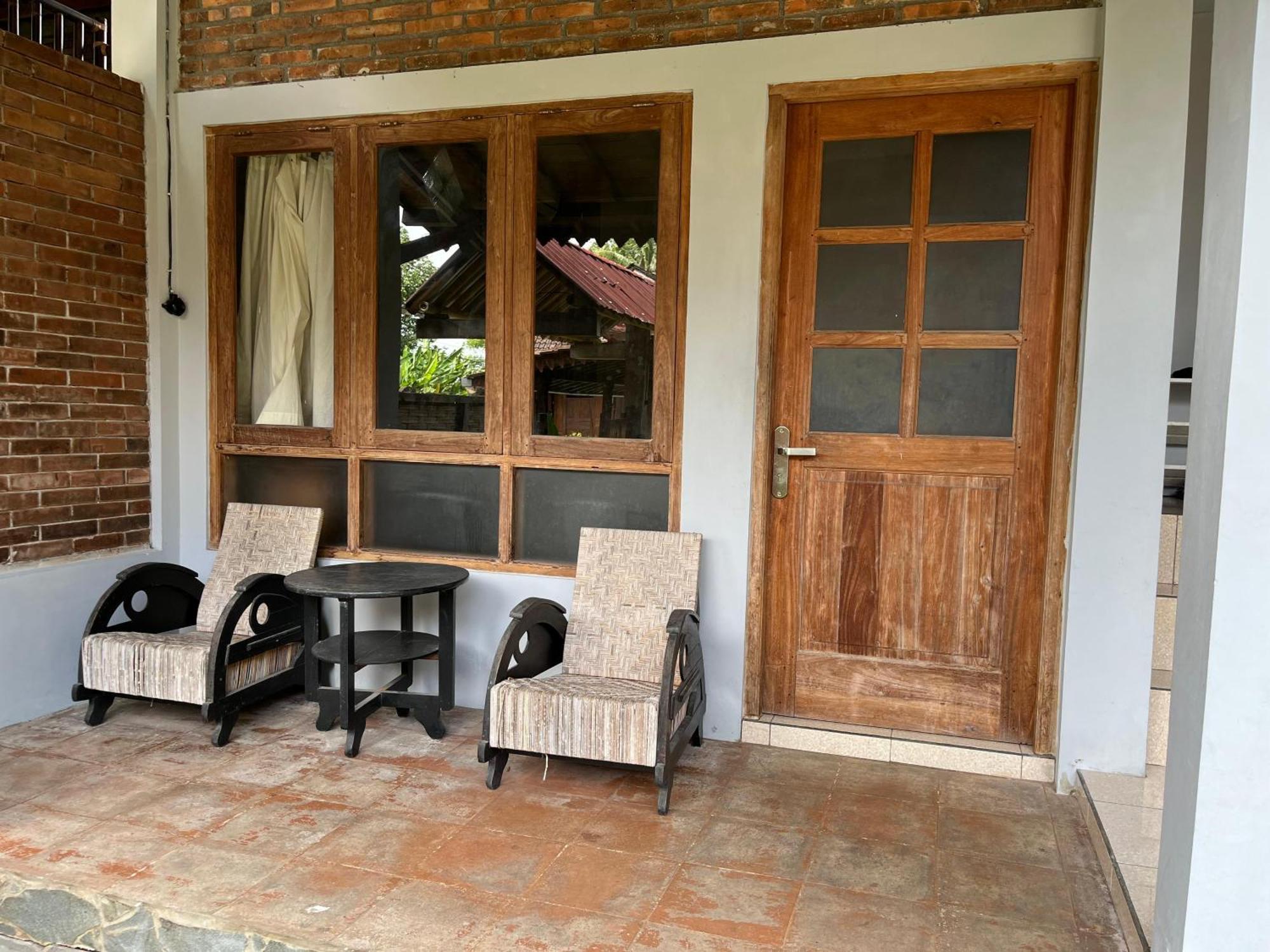 Saka Homestay Boutique & Cafe Magelang Exterior photo