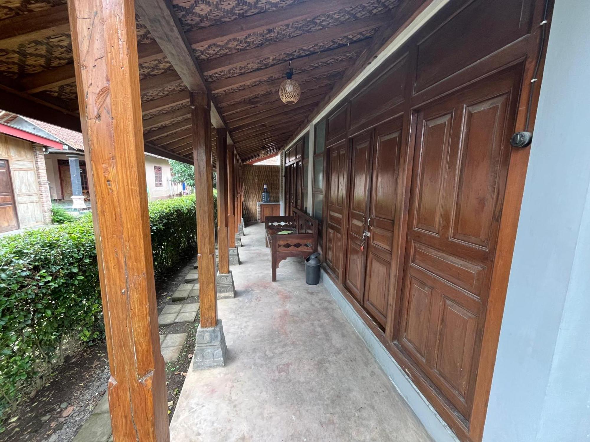 Saka Homestay Boutique & Cafe Magelang Exterior photo